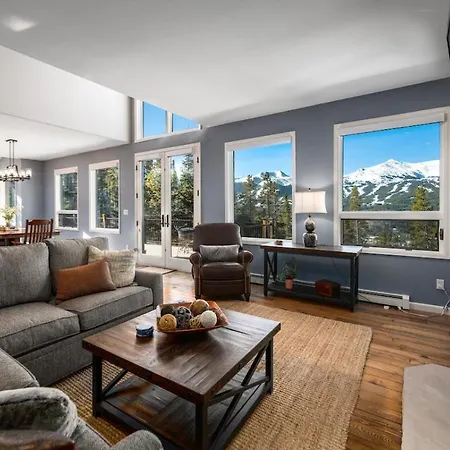 Ten Peaks Lookout Home Incredible Views Hot Tub